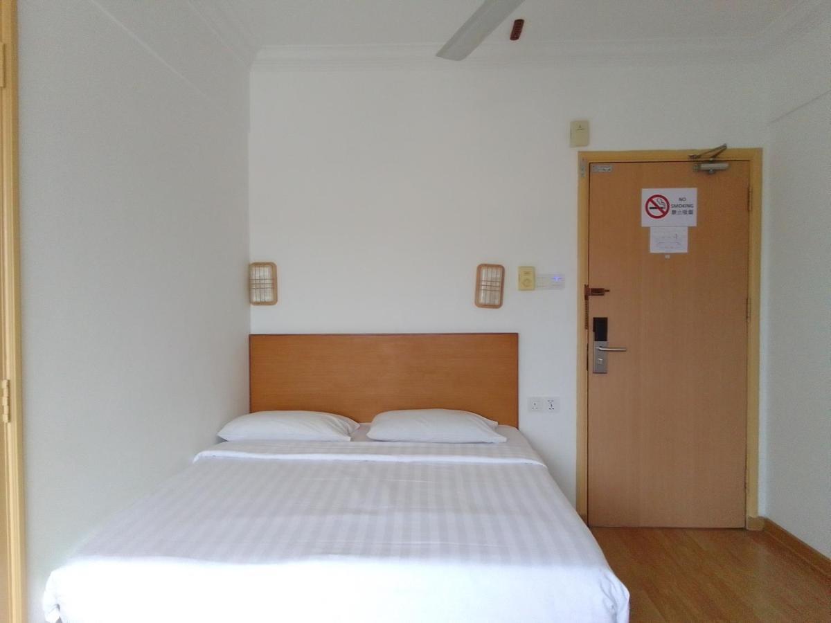 Super Oyo 90464 Borneo Suites Hotel Kota Kinabalu Exterior photo