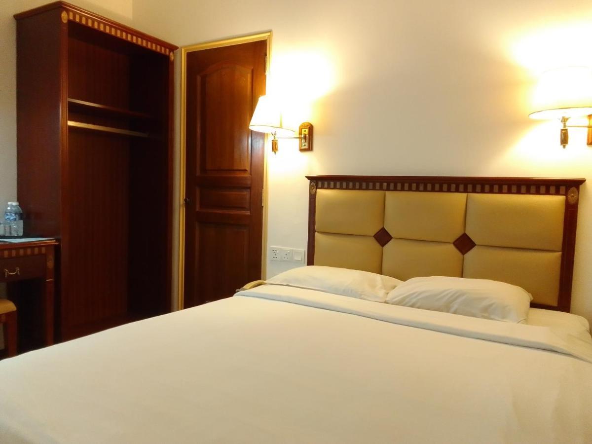 Super Oyo 90464 Borneo Suites Hotel Kota Kinabalu Exterior photo