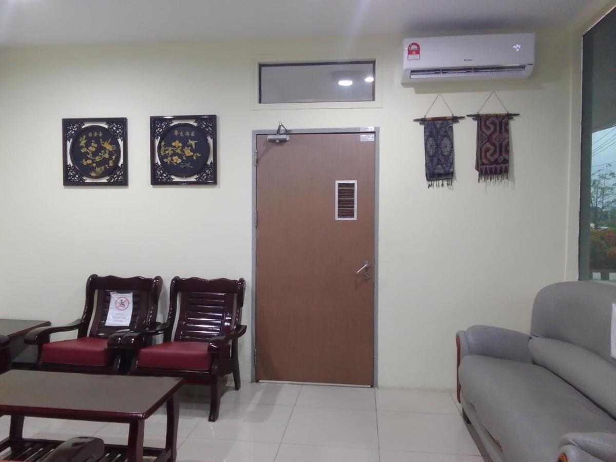 Super Oyo 90464 Borneo Suites Hotel Kota Kinabalu Exterior photo
